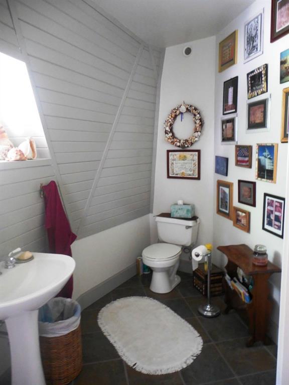 51 Woods Road Portland, ME 04108 - Photo 15 of 29 Powder room