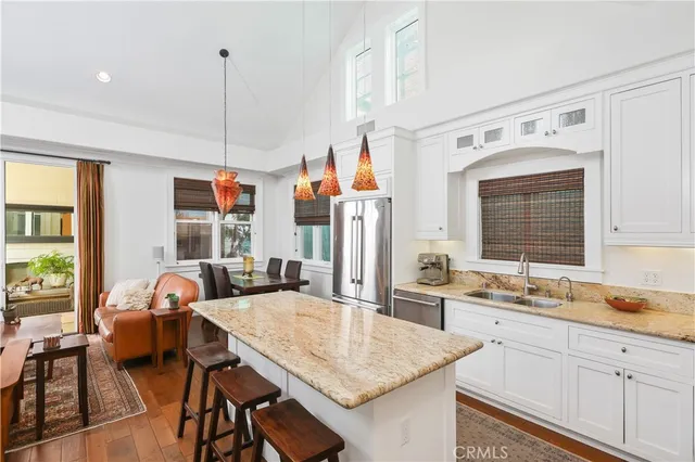 $2,400,000 | 516 Poinsettia Avenue, Unit B, Corona del Mar, CA 92625