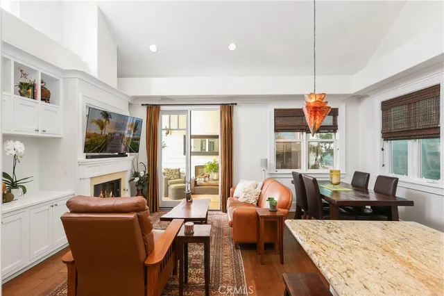 $2,400,000 | 516 Poinsettia Avenue, Unit B, Corona del Mar, CA 92625