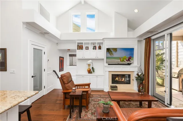 $2,400,000 | 516 Poinsettia Avenue, Unit B, Corona del Mar, CA 92625