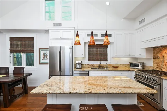 $2,400,000 | 516 Poinsettia Avenue, Unit B, Corona del Mar, CA 92625