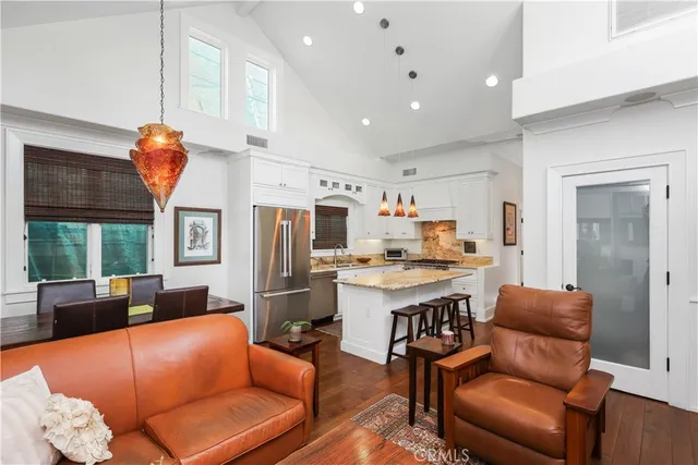 $2,400,000 | 516 Poinsettia Avenue, Unit B, Corona del Mar, CA 92625