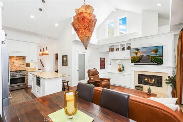 $2,400,000 | 516 Poinsettia Avenue, Unit B, Corona del Mar, CA 92625