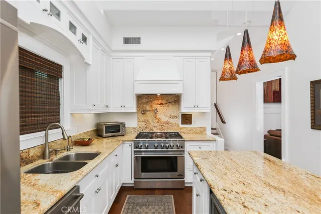 $2,400,000 | 516 Poinsettia Avenue, Unit B, Corona del Mar, CA 92625