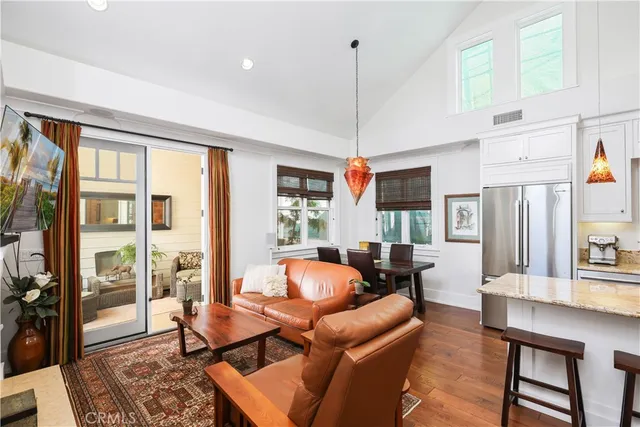 $2,400,000 | 516 Poinsettia Avenue, Unit B, Corona del Mar, CA 92625