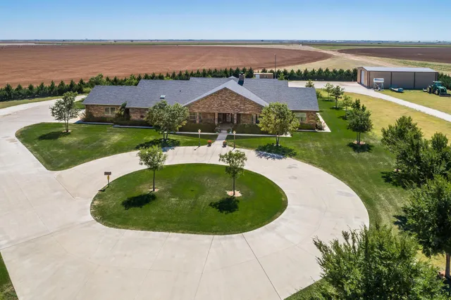 $1,050,000 | 1906 Highway 86, Friona, TX 79035