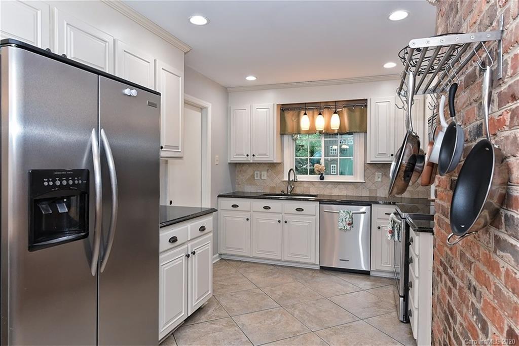 3933 Riverbend Road Charlotte, NC 28210 - Photo 10 of 34 Gallery Image 10