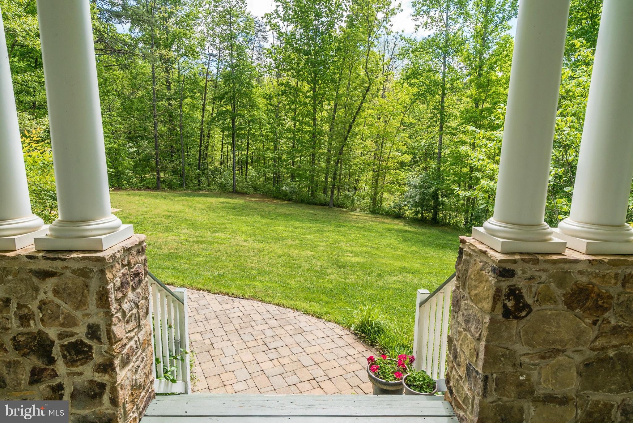 5528 Keyser Road Hume, VA 22639 - Photo 3 of 30 Front yard