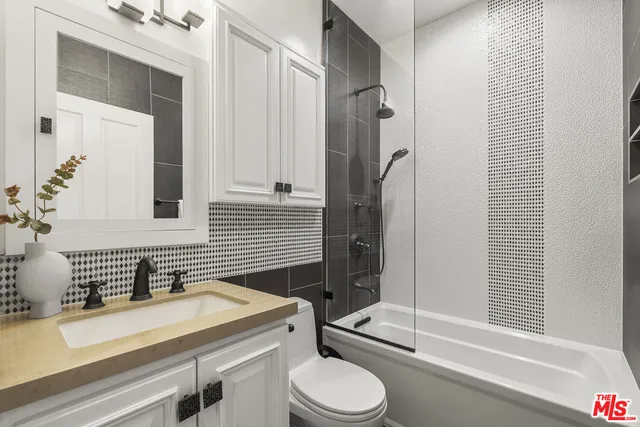 $2,235,000 | 830 17th Street, Unit 2, Santa Monica, CA 90403