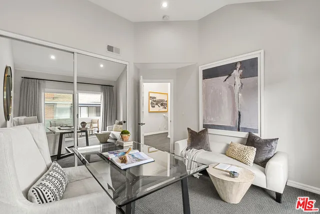 $2,235,000 | 830 17th Street, Unit 2, Santa Monica, CA 90403