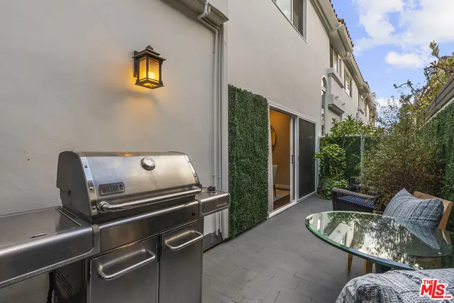 $2,235,000 | 830 17th Street, Unit 2, Santa Monica, CA 90403