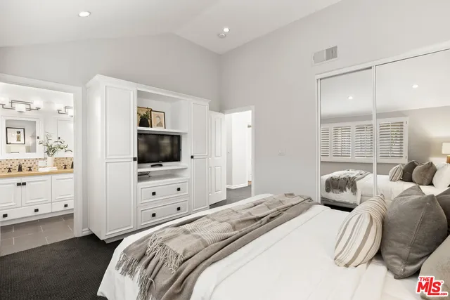 $2,235,000 | 830 17th Street, Unit 2, Santa Monica, CA 90403