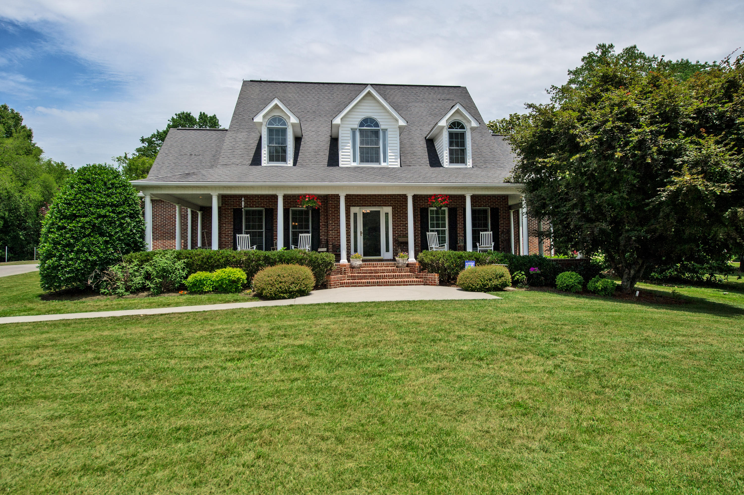 903 Riverbend Road Clinton, TN 37716 - Photo 1 of 35 _HOB3371-Edit