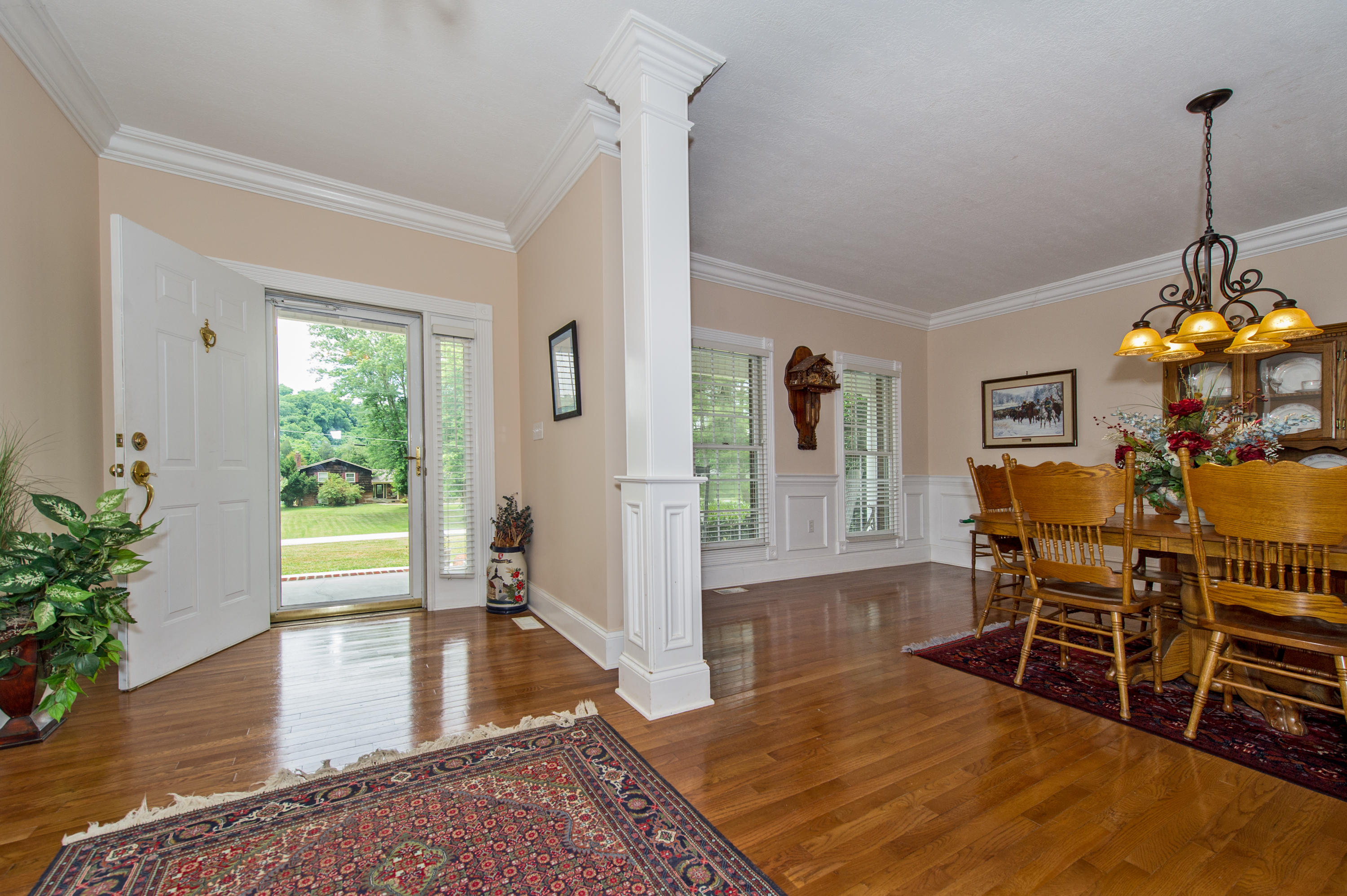 903 Riverbend Road Clinton, TN 37716 - Photo 11 of 35 Foyer/DR