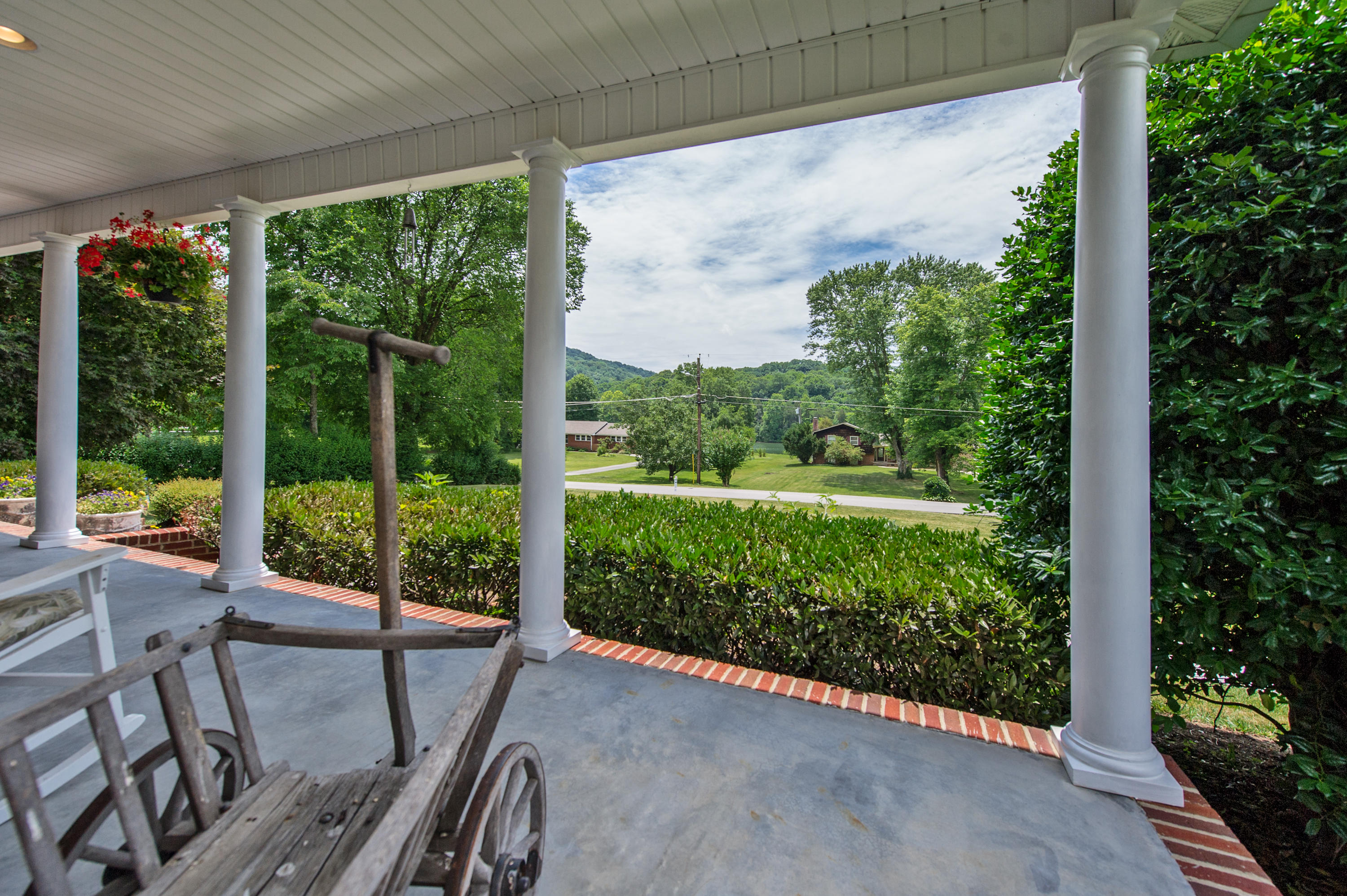 903 Riverbend Road Clinton, TN 37716 - Photo 31 of 35 Front Porch 2