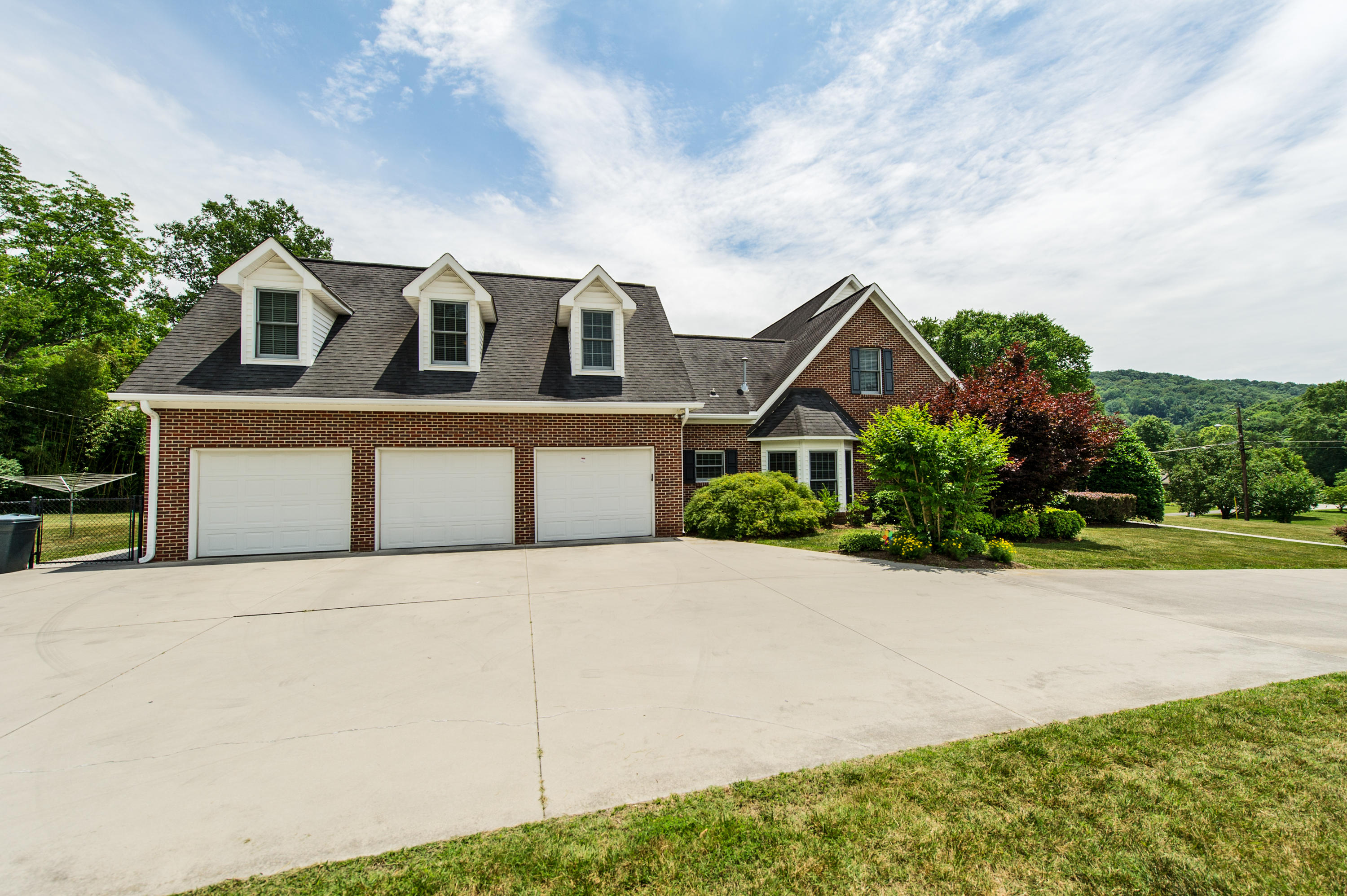 903 Riverbend Road Clinton, TN 37716 - Photo 34 of 35 3 Car Garage