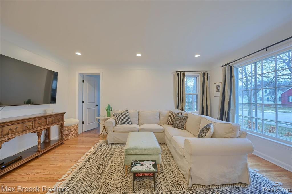 1443 Dorothea Road Berkley, MI 48072 - Photo 4 of 33