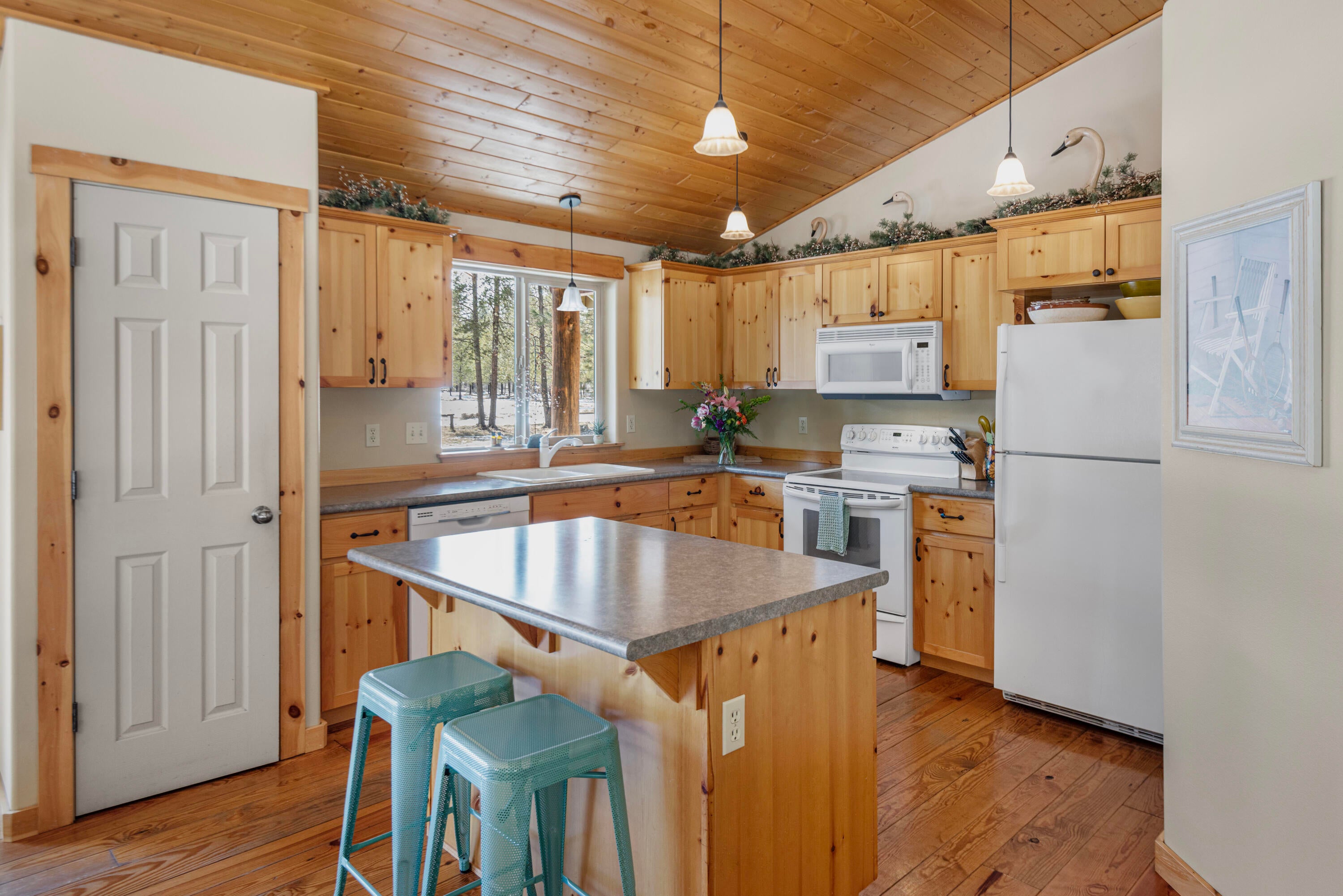 17885 Guelfi Road Bend, OR 97707 - Photo 12 of 34 09