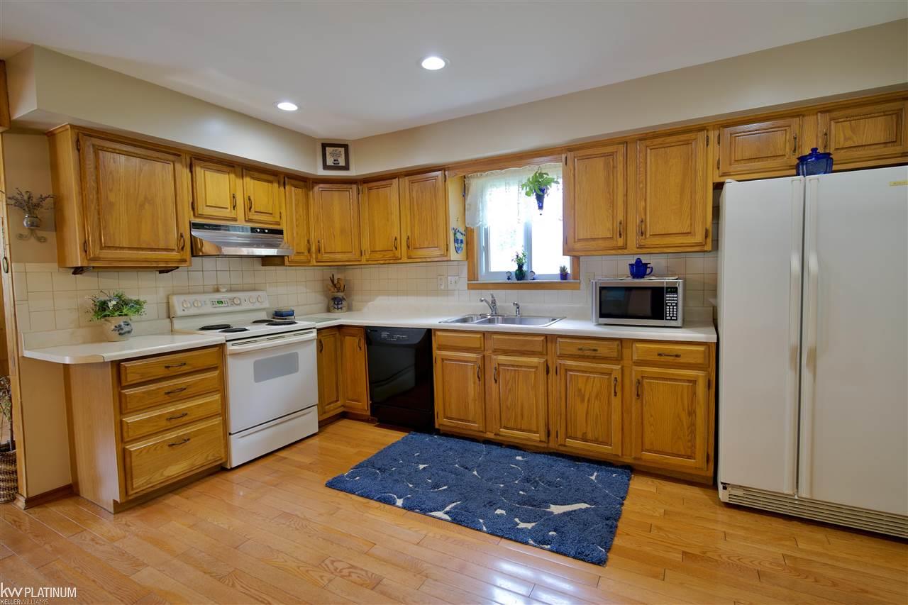 4031 Burtch Road Fort Gratiot, MI 48059 - Photo 42 of 52 50046966-41.JPG
