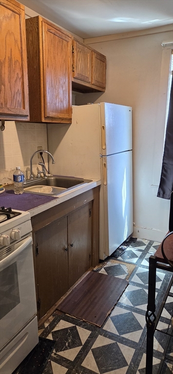 155 Rodman Street Fall River, MA 02721 - Photo 20 of 32