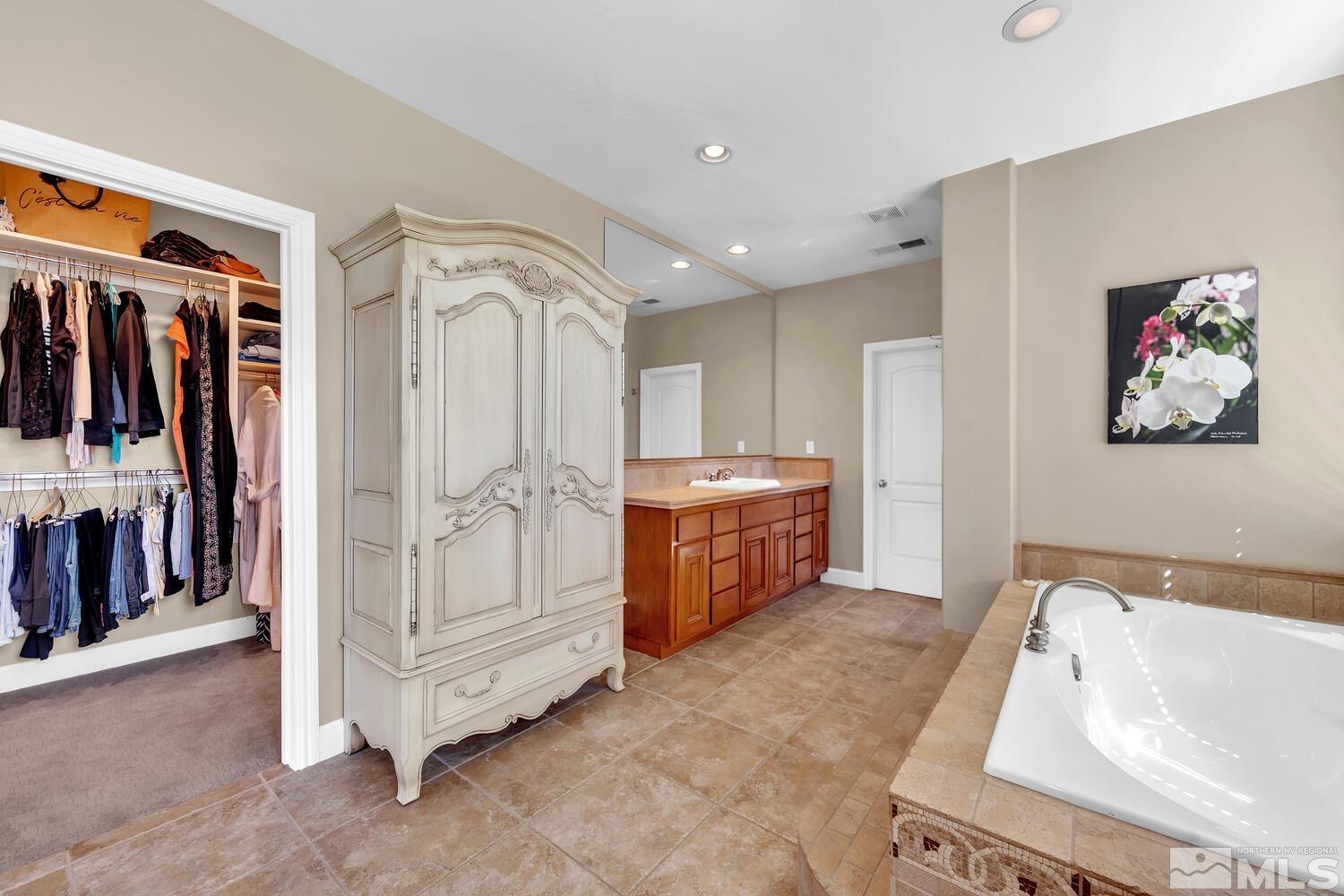 1940 Bechtol Ridge Circle Reno, NV 89523 - Photo 29 of 40 a spacious bathroom with a tub and shower