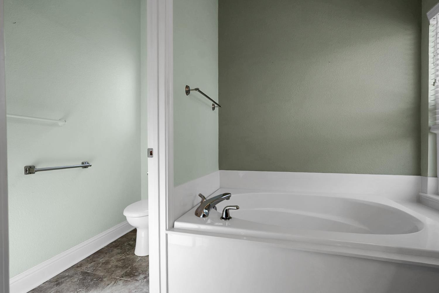 1163 Bailey Drive Ripon, CA 95366 - Photo 18 of 37 Relax and unwind in the luxurious soaking tub.