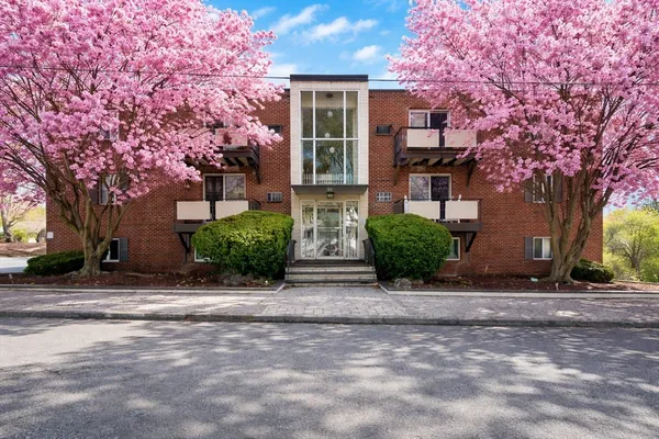 $399,999 | 48 North Emerson Street, Unit 1, Wakefield, MA 01880
