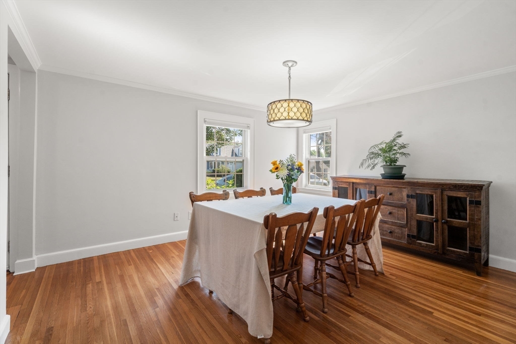 32 Grosvenor Road Waltham, MA 02453 - Photo 10 of 39