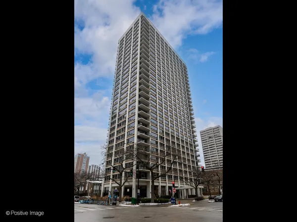 $2,350 | 88 West Schiller Street, Unit 407L, Chicago, IL 60610
