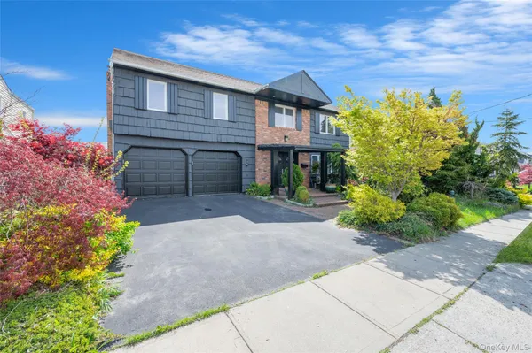 $1,099,888 | 3935 Sally Lane, Oceanside, NY 11572