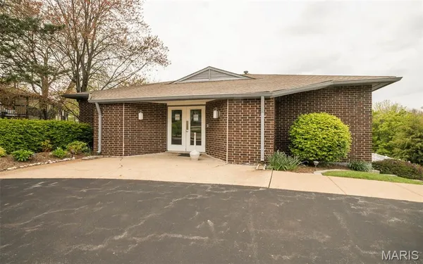 $229,900 | 2316 Seven Pines Drive, Unit 1, St. Louis, MO 63146