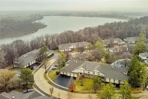 $235,000 | 2316 Seven Pines Drive, Unit 1, St. Louis, MO 63146
