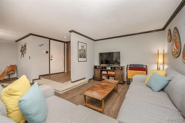 $229,900 | 2316 Seven Pines Drive, Unit 1, St. Louis, MO 63146