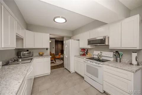 $235,000 | 2316 Seven Pines Drive, Unit 1, St. Louis, MO 63146