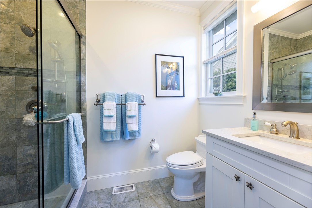 2 Kettle Cl Westerly, RI 02891 - Photo 20 of 49 Guest bedroom ensuite