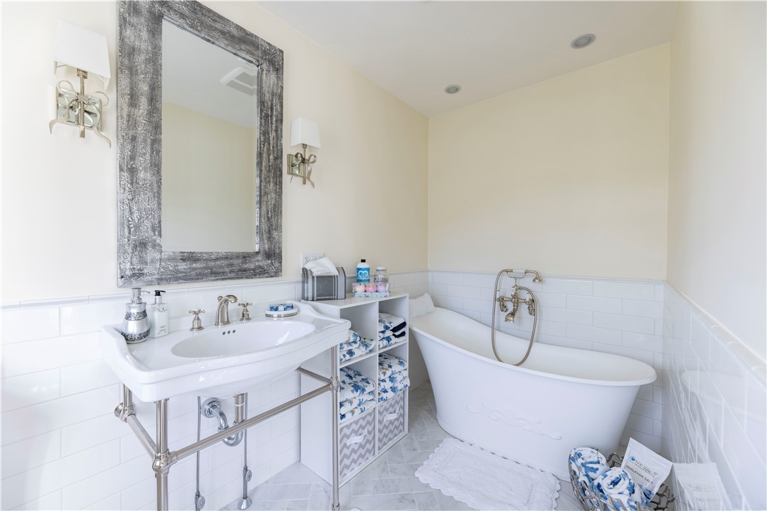 2 Kettle Cl Westerly, RI 02891 - Photo 24 of 49 Second floor den ensuite