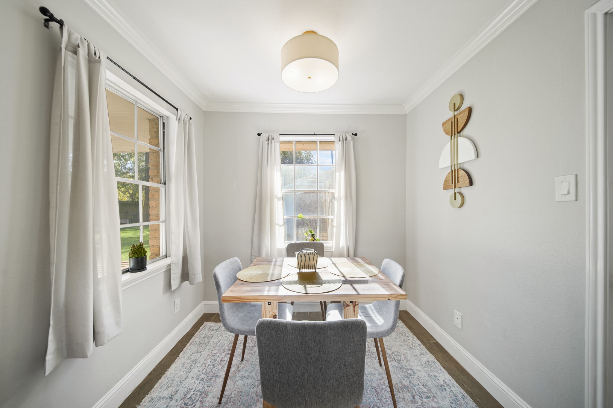 5919 Lattimer Drive Houston, TX 77035 - Photo 17 of 29 Charming breakfast area, complete with crown molding, and beautiful views of the backyard are provided by several windows.
