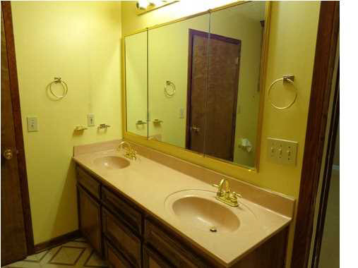 824 McCluer Road Jackson, MS 39212 - Photo 19 of 25 Double sinks