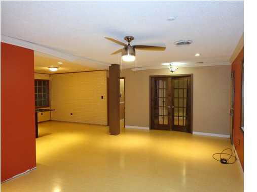 824 McCluer Road Jackson, MS 39212 - Photo 10 of 25 Family room is open to the kitchen