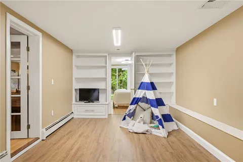 $1,395,000 | 31 Meadowbrook Drive, Barrington, RI 02806
