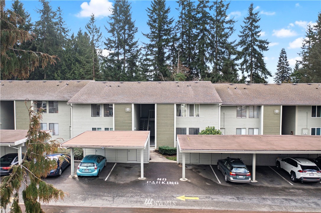 14401 Southeast Petrovitsky Road, Unit B204 Renton, WA 98058 - Photo 1 of 31 a table and chairs in front of a house