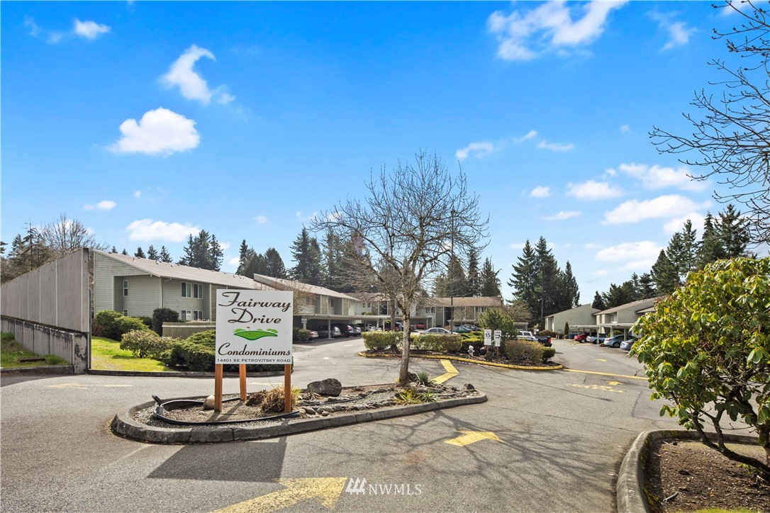 14401 Southeast Petrovitsky Road, Unit B204 Renton, WA 98058 - Photo 27 of 31 a swimming pool with outdoor seating and yard