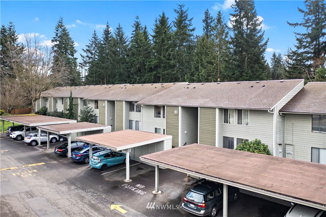 14401 Southeast Petrovitsky Road, Unit B204 Renton, WA 98058 - Photo 31 of 31 a patio with table and chairs