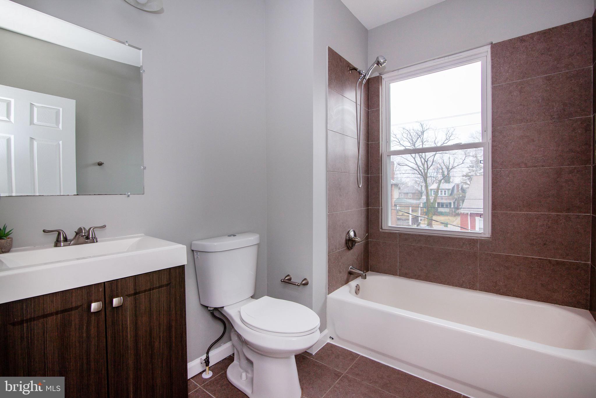 3409 Grantley Road Baltimore, MD 21215 - Photo 26 of 41 Hall Full Bathroom