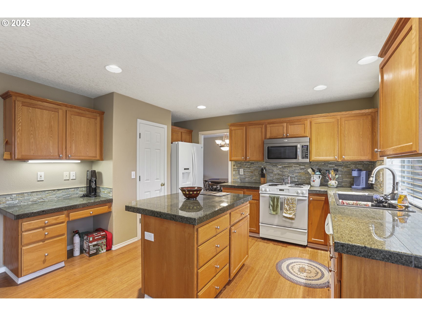 58851 Evergreen Loop St. Helens, OR 97051 - Photo 11 of 30 Kitchen