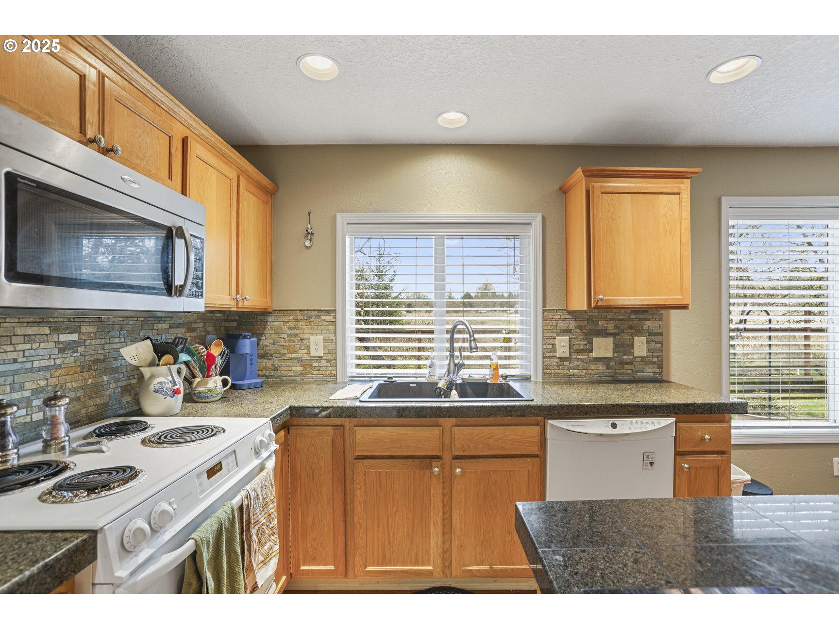 58851 Evergreen Loop St. Helens, OR 97051 - Photo 9 of 30 Kitchen