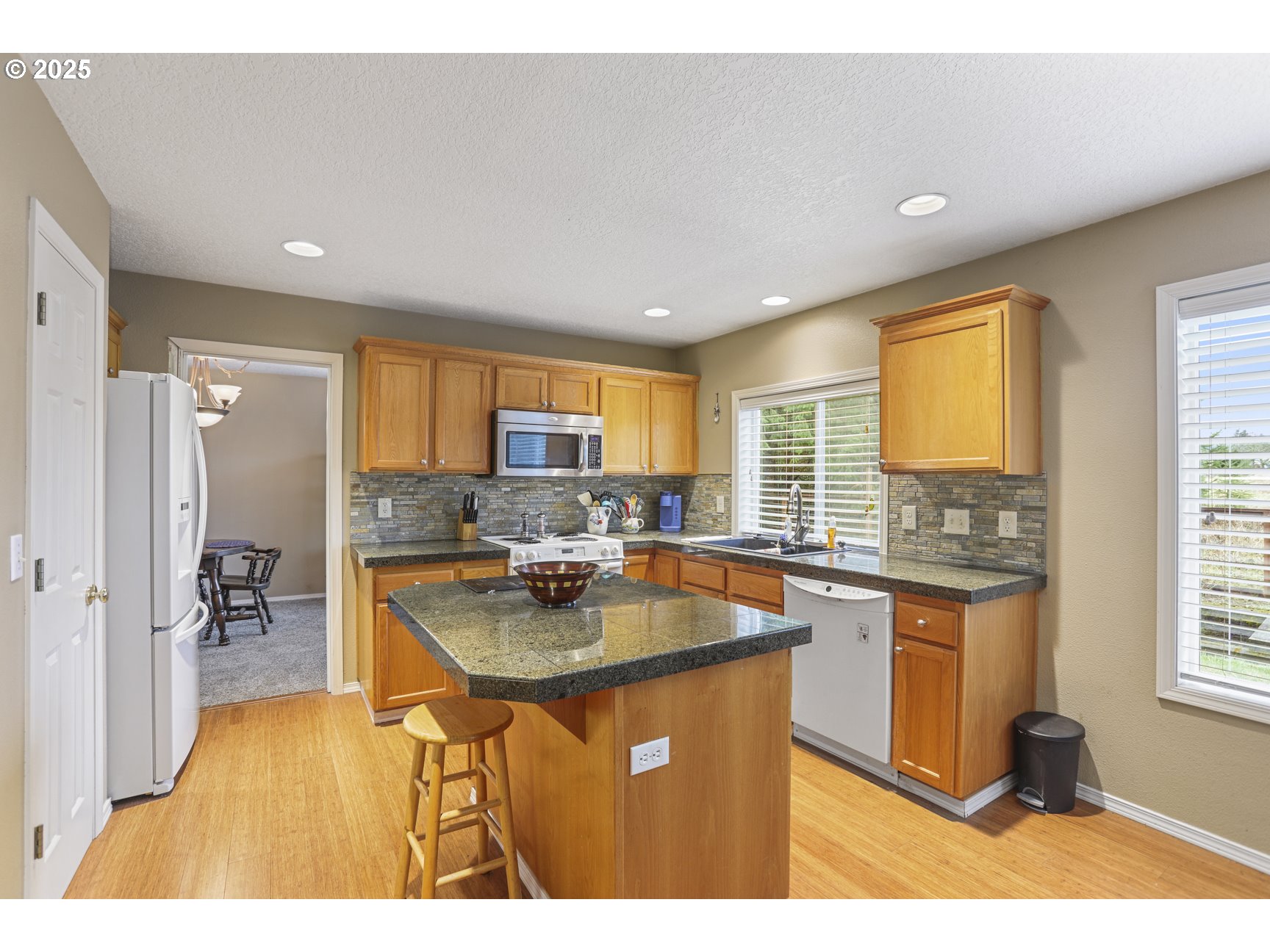 58851 Evergreen Loop St. Helens, OR 97051 - Photo 10 of 30 Kitchen