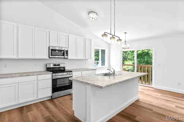 $434,999 | 9551 Easy Street, Hillsboro, MO 63050