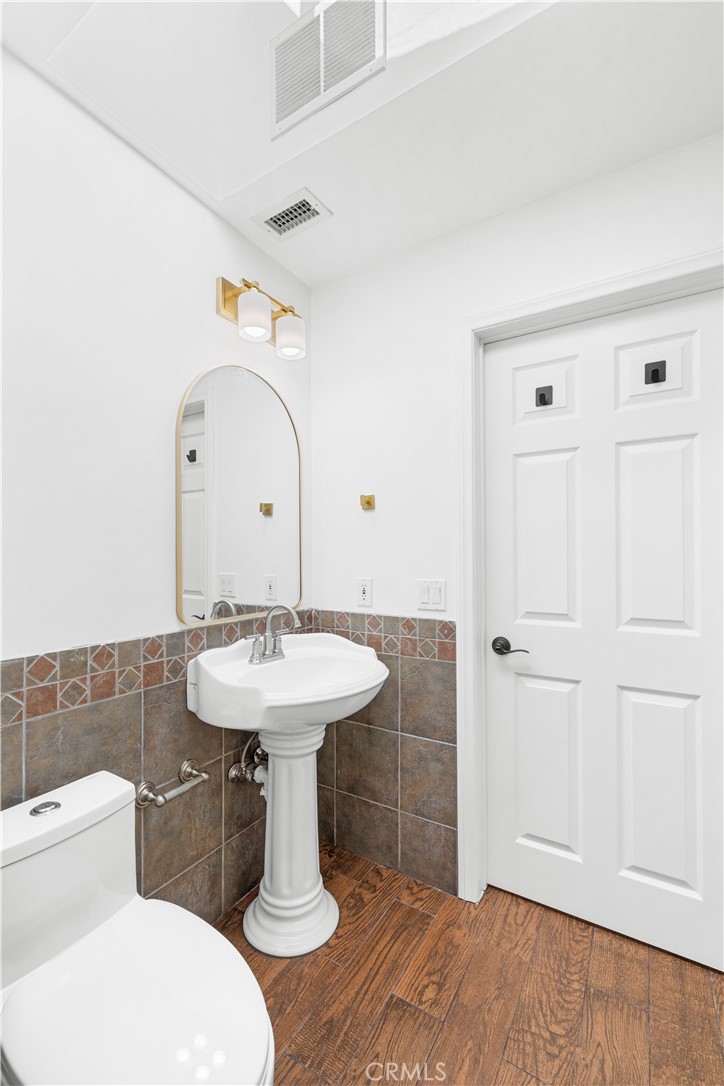 26096 Adamor Road Calabasas, CA 91302 - Photo 47 of 61 Bedroom #5 bathroom.