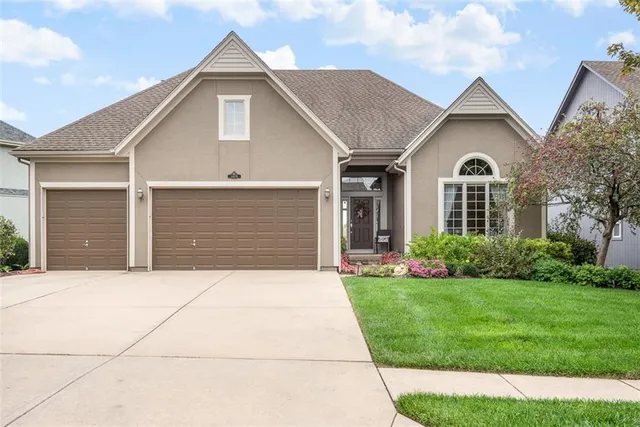 $575,000 | 14675 South Glen Eyrie Street, Olathe, KS 66061